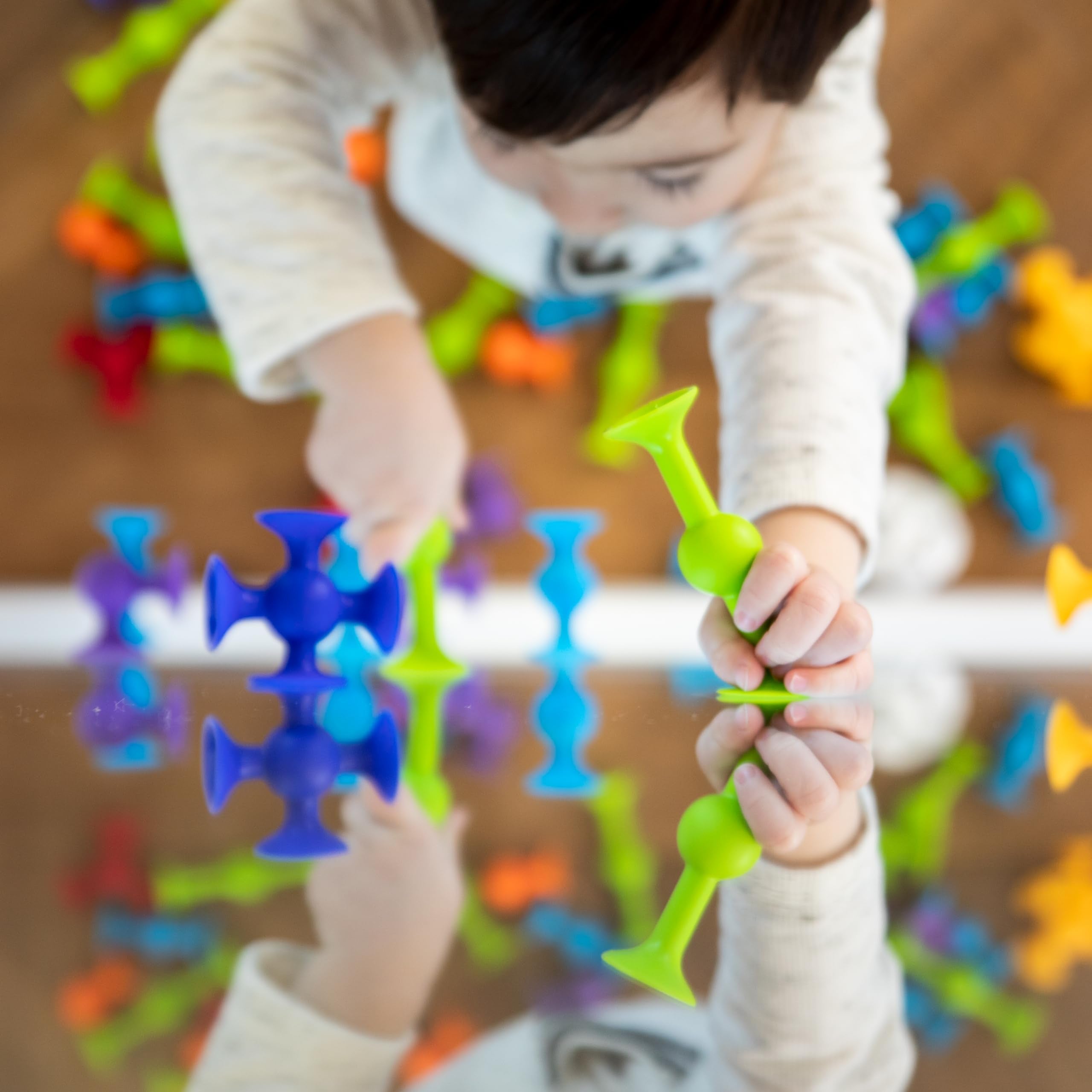 Fat Brain Toys Squigz etiqueta del material indicando facilidad de limpieza y seguridad