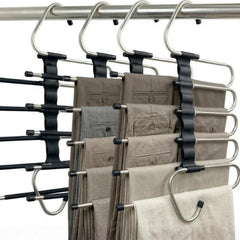FeeraHozer vista frontal del perchero mostrando 5 niveles y capacidad para pantalones