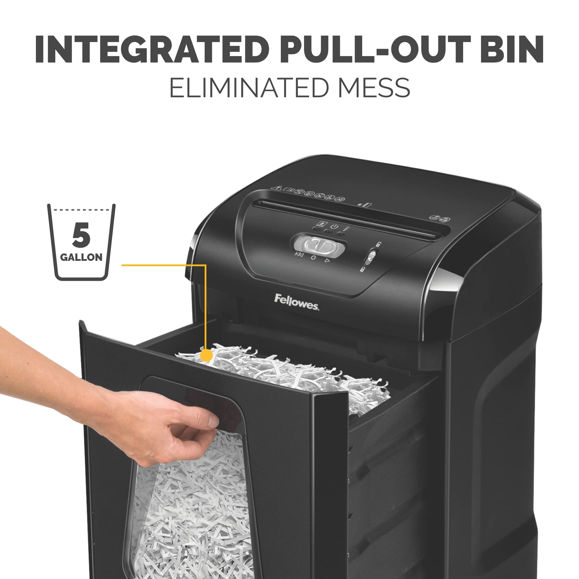 Fellowes 14C10 triturando una tarjeta de crédito para destrucción segura