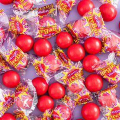Ferrara Wonka Atomic Fireball caramelo suelto con brillo para apreciar forma esférica