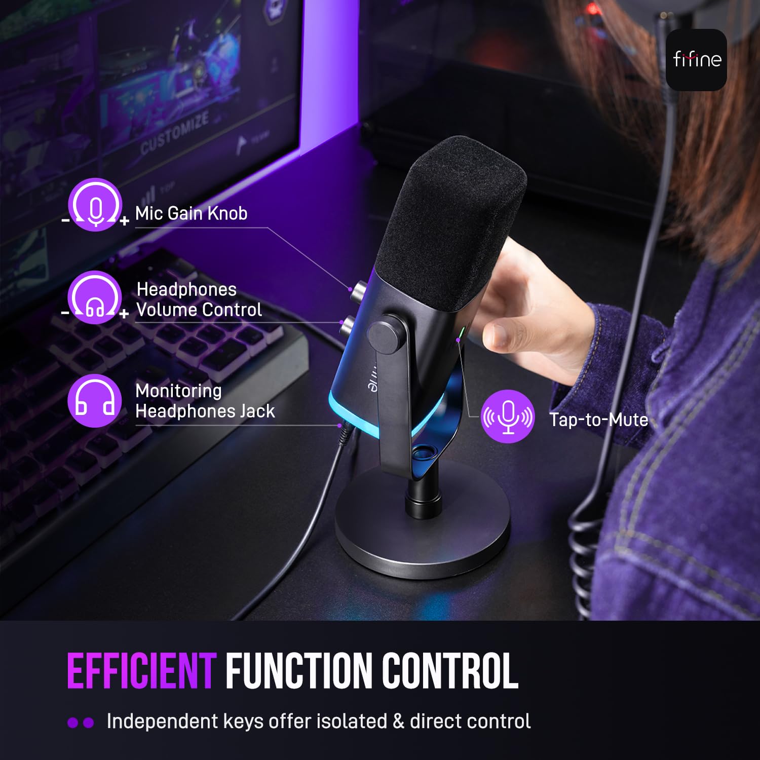 FIFINE AmpliGame AM8 junto a una mano para mostrar escala y portabilidad