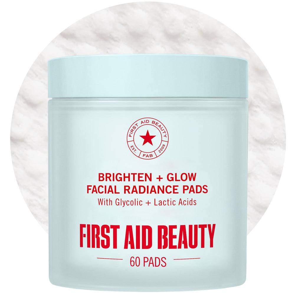 First Aid Beauty embalaje frontal mostrando 60 pads y beneficios rápidos
