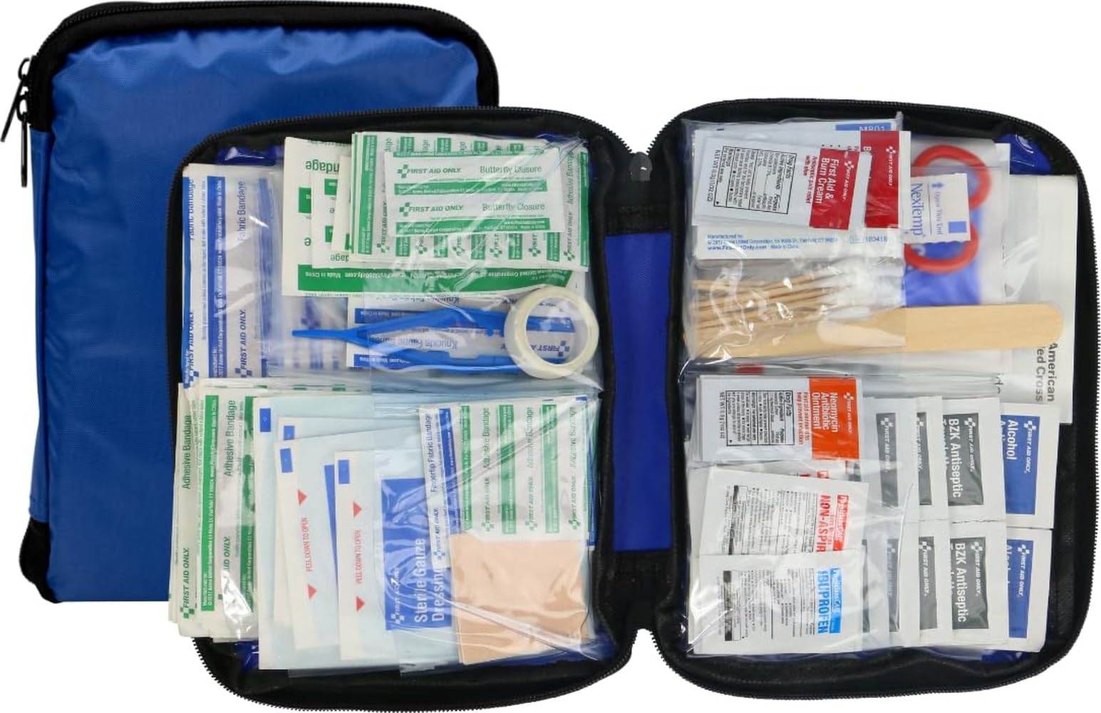 First Aid Only estuche frontal compacto mostrando cremallera y logo, fácil transporte