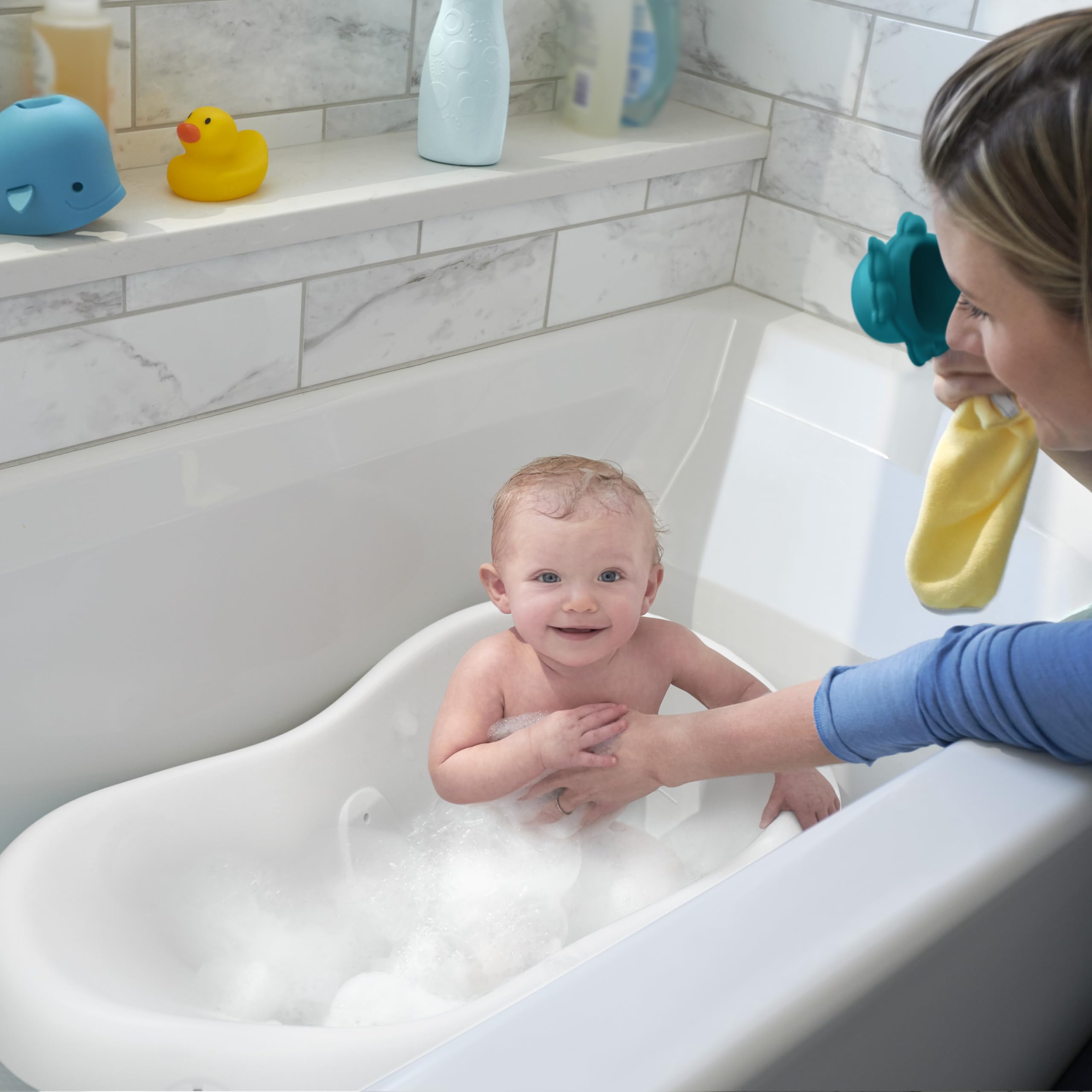 Fisher-Price hamaca de malla suave brindando soporte seguro al recién nacido