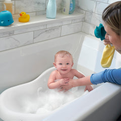 Fisher-Price hamaca de malla suave brindando soporte seguro al recién nacido
