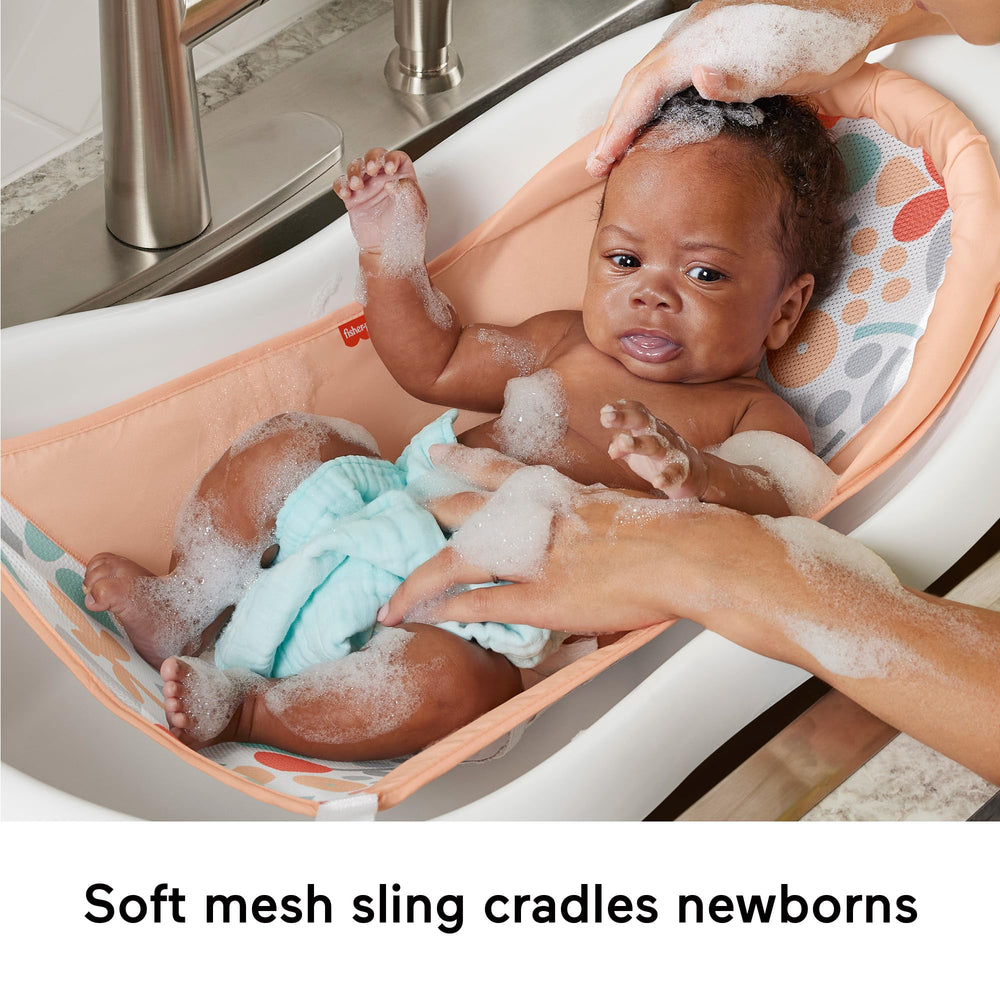 Fisher-Price juguetes de agua en uso, estimulan juego sensorial durante el baño