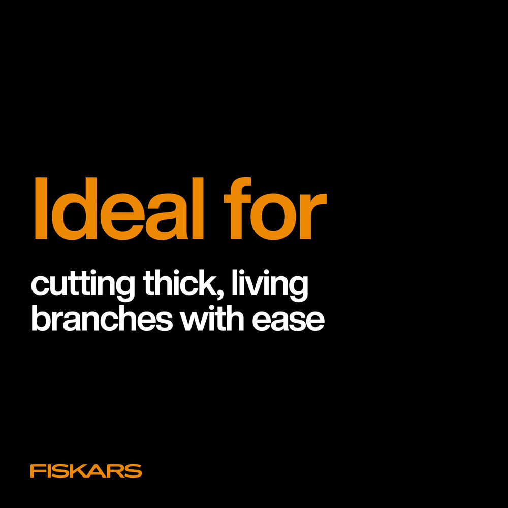Fiskars lopper en jardín con propietario usando la herramienta cómodamente