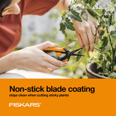 Fiskars hoja con recubrimiento antiadherente que reduce acumulación de resina