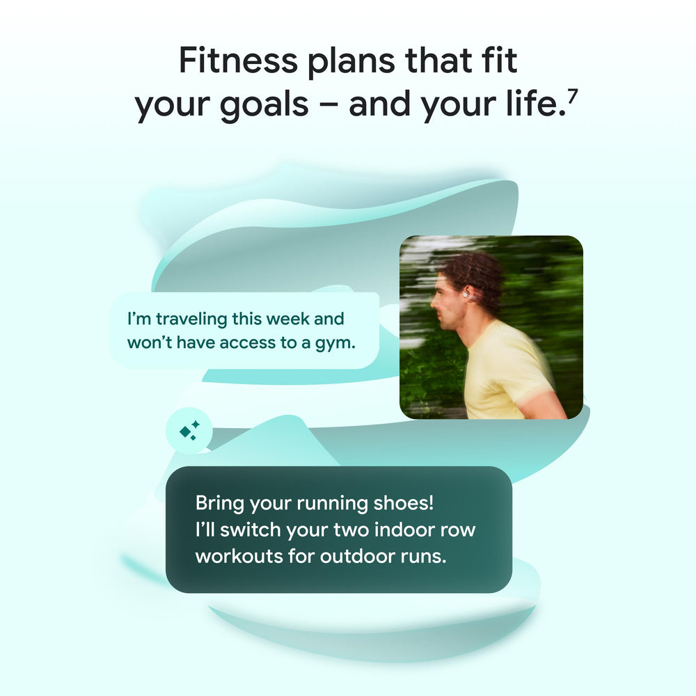 Fitbit Inspire 3 junto a mano para comparar tamaño y ligereza