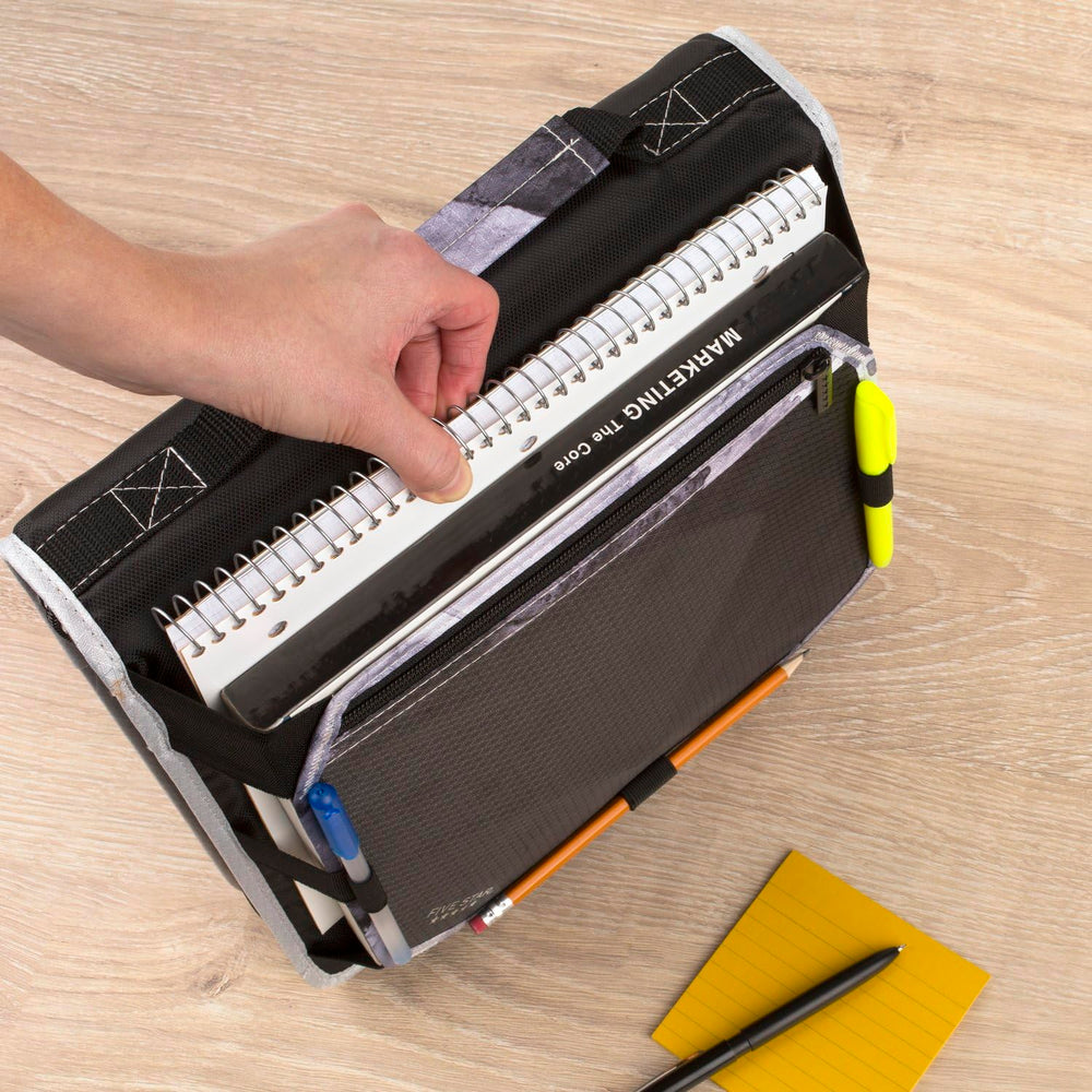 Five Star comparación del binder junto a cuadernos para mostrar proporción y capacidad