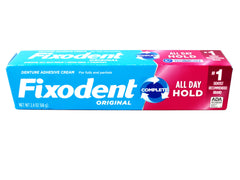 Fixodent textura cremosa en primer plano para distribución uniforme