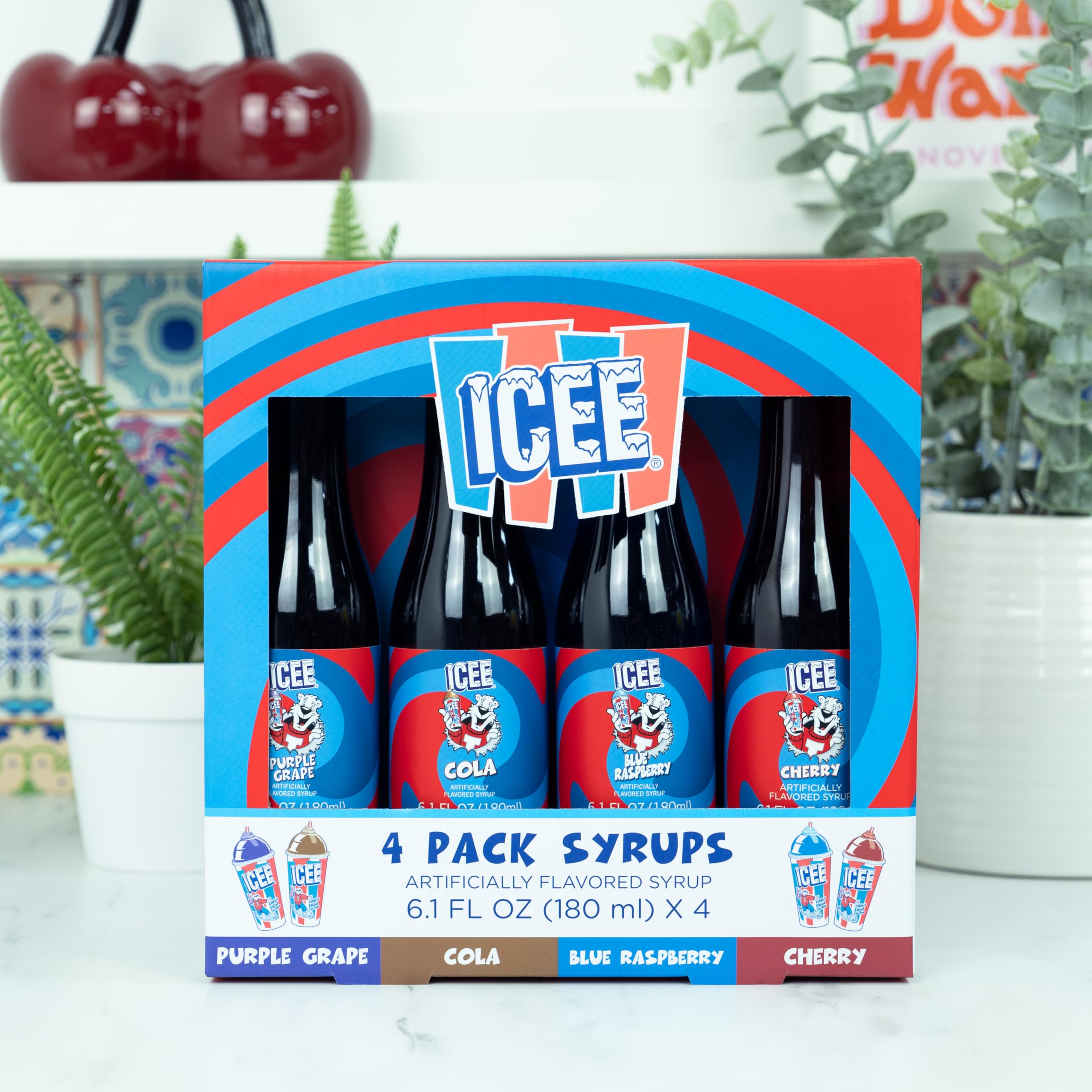 Fizz Creations botella ICEE al lado de un vaso para mostrar tamaño real