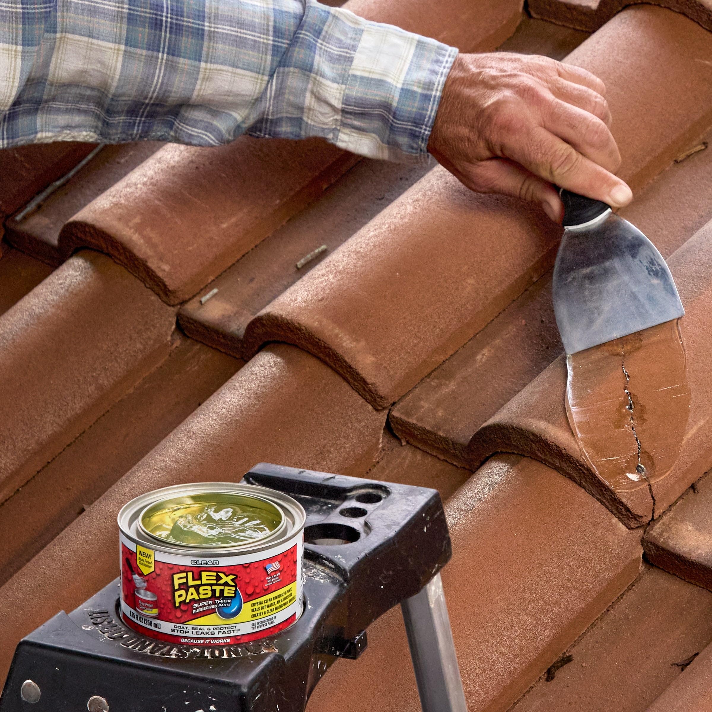 Flex Paste aplicado en grieta de pared para sellado impermeable