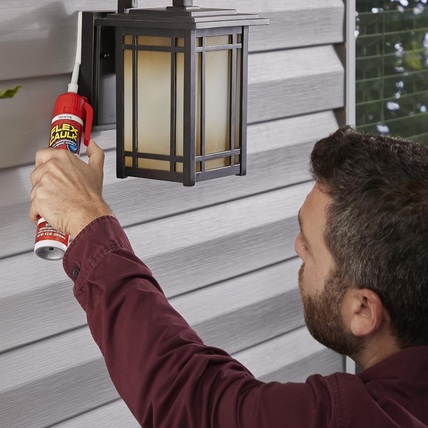 Flex Seal sellando marco de ventana mejorando aislamiento y estética