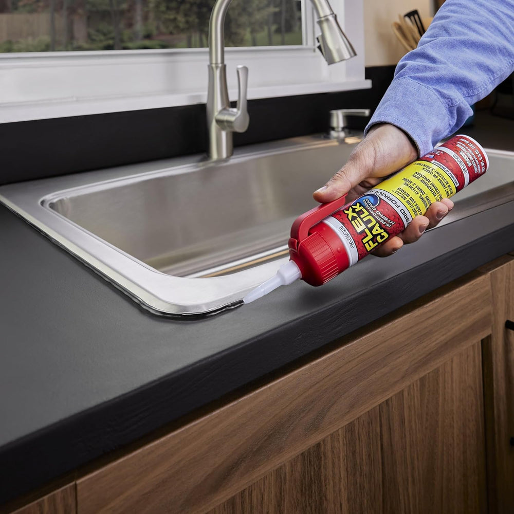 Flex Seal comparación de escala con una mano para ver el cartucho de 9 oz