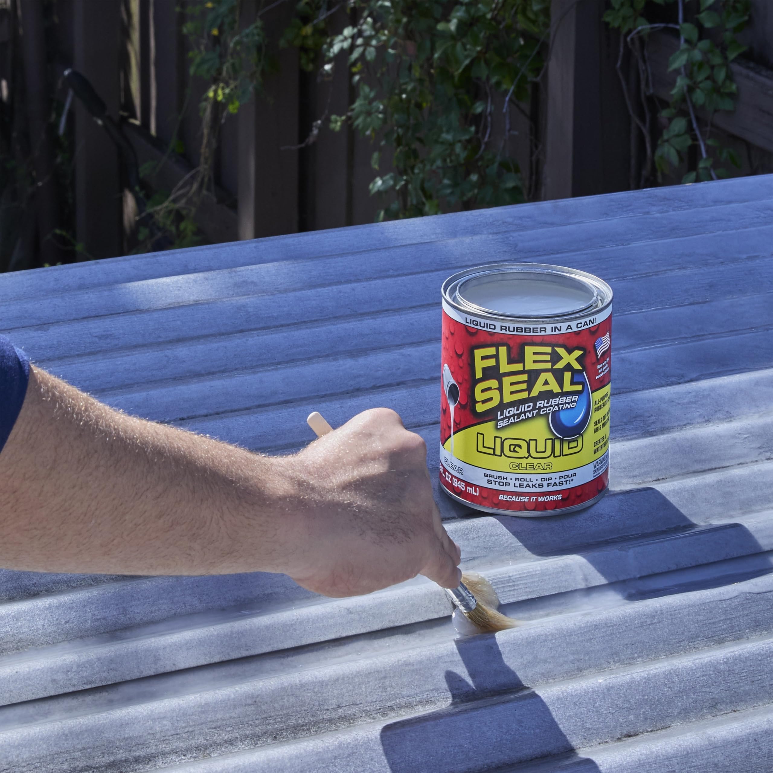 Flex Seal Liquid cubriendo un área de techo, previene filtraciones y humedad
