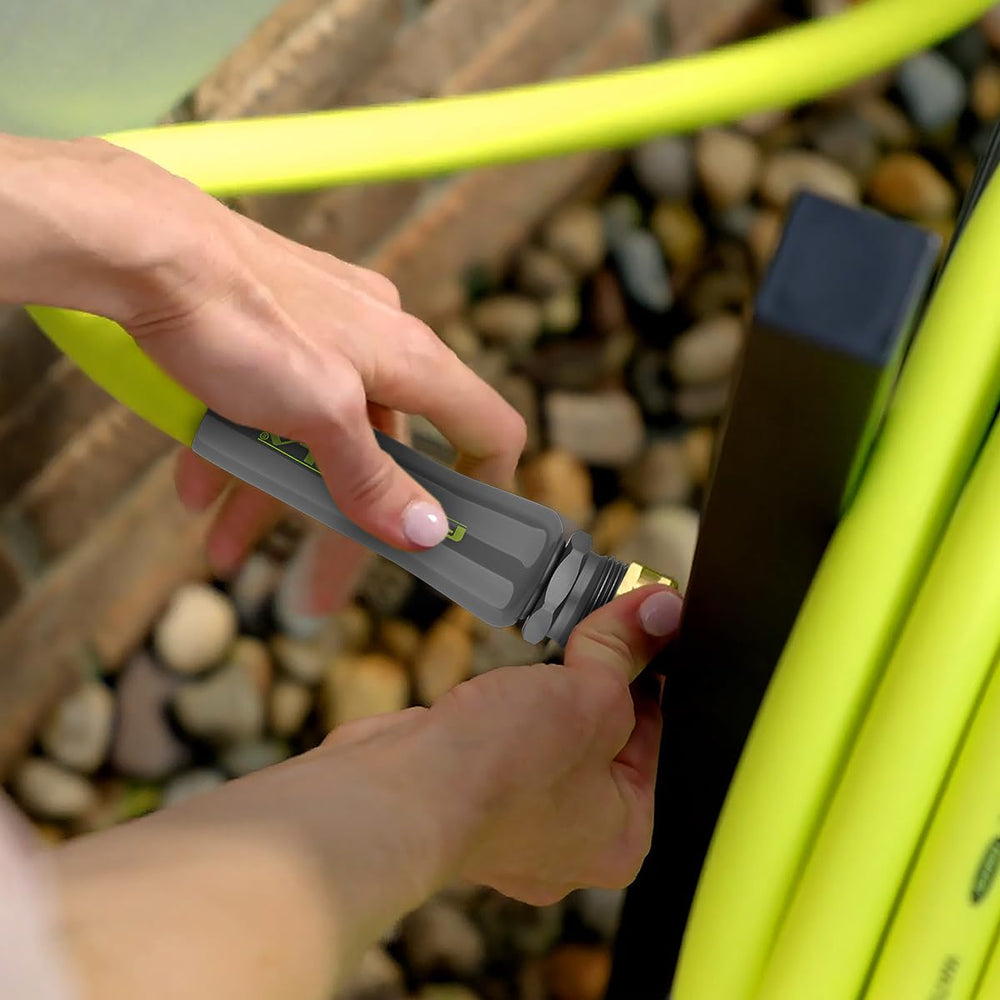 Flexzilla etiqueta con material híbrido que destaca flexibilidad y resistencia