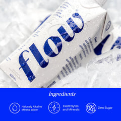 Flow close‑up del agua vertiéndose para apreciar claridad y textura pura