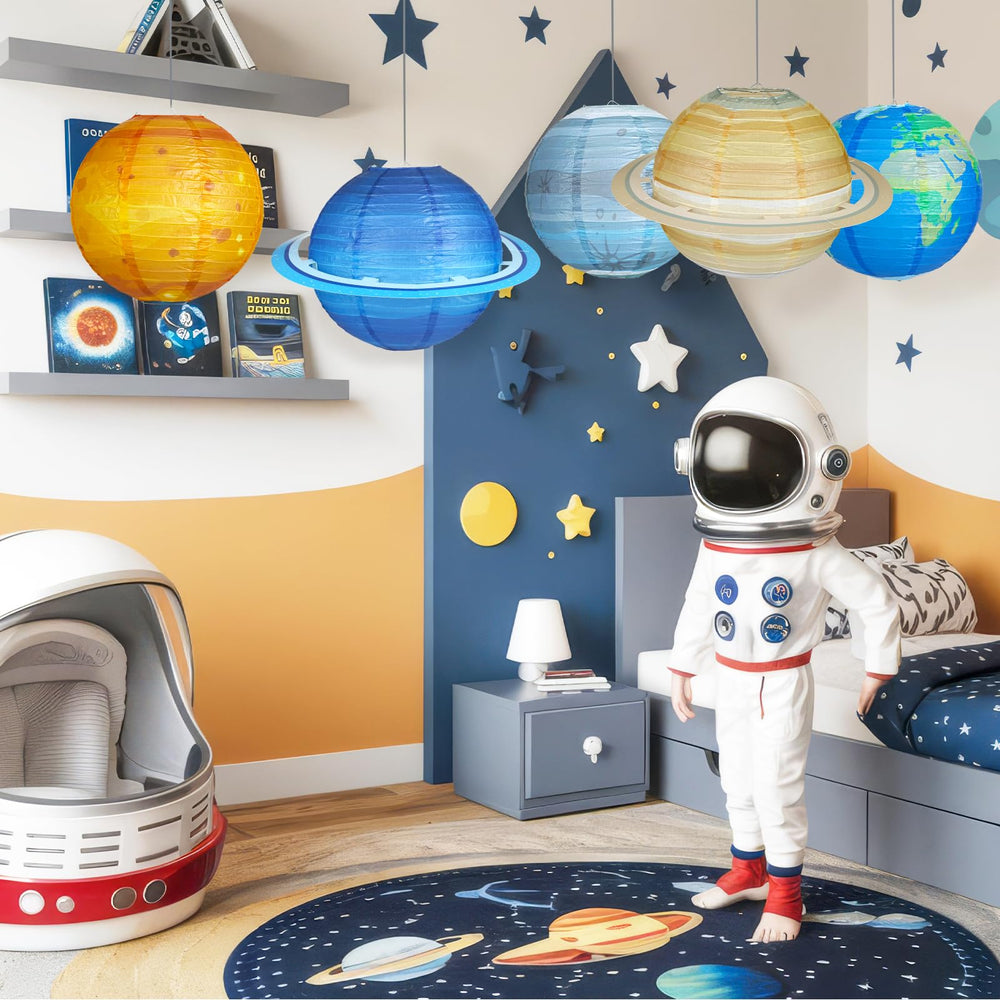 Fontien linternas en habitación infantil creando ambiente lúdico y acogedor