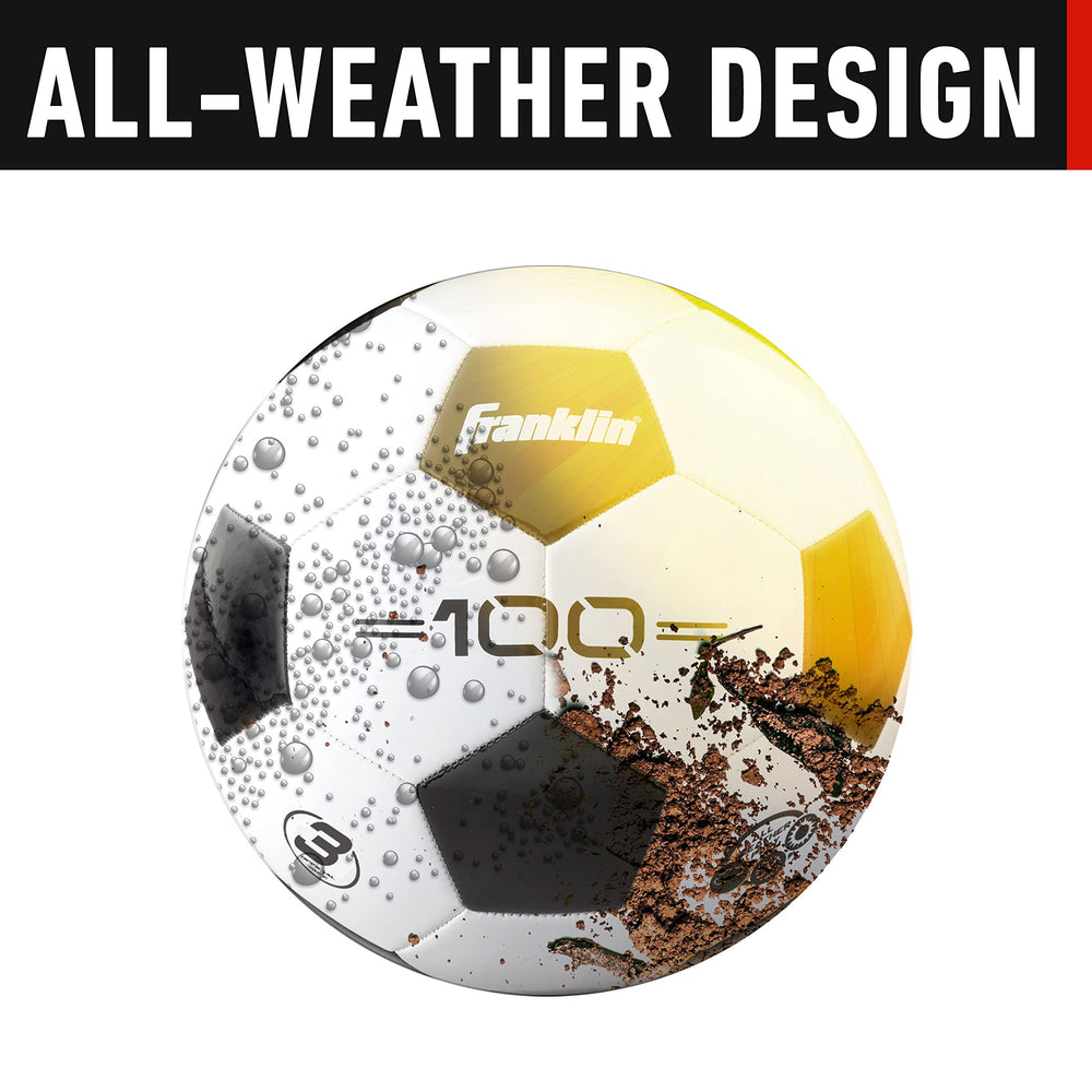Franklin Sports balón en mano para comparar tamaño y ver la talla 3 adecuada para niños