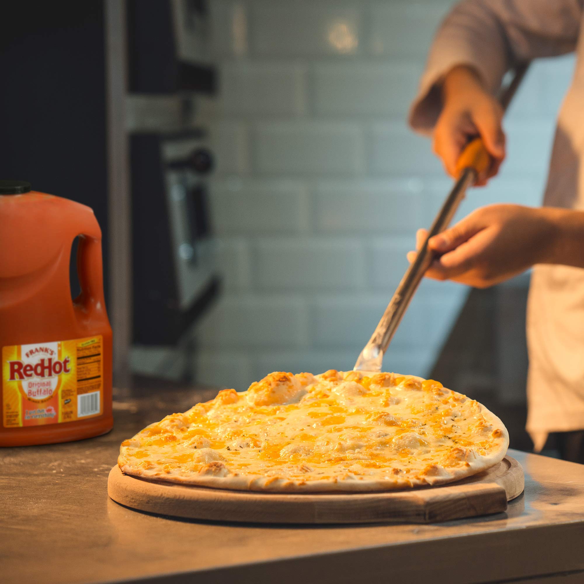 Frank's RedHot alitas glaseadas con salsa Buffalo apetitosas y uniformes