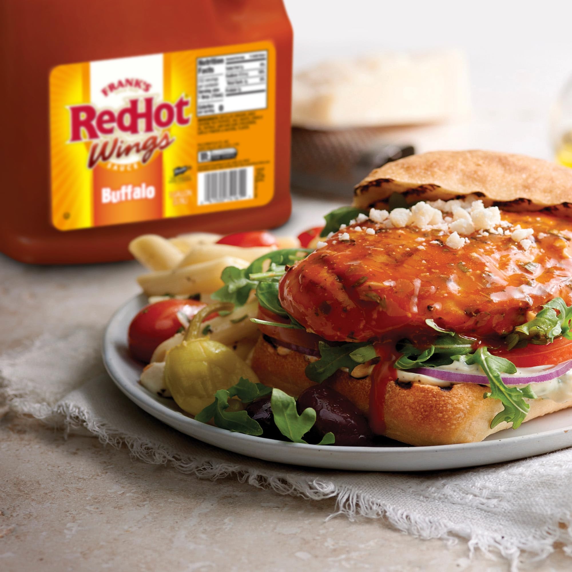 Frank's RedHot comparación de tamaño 1 galón para planificación de porciones