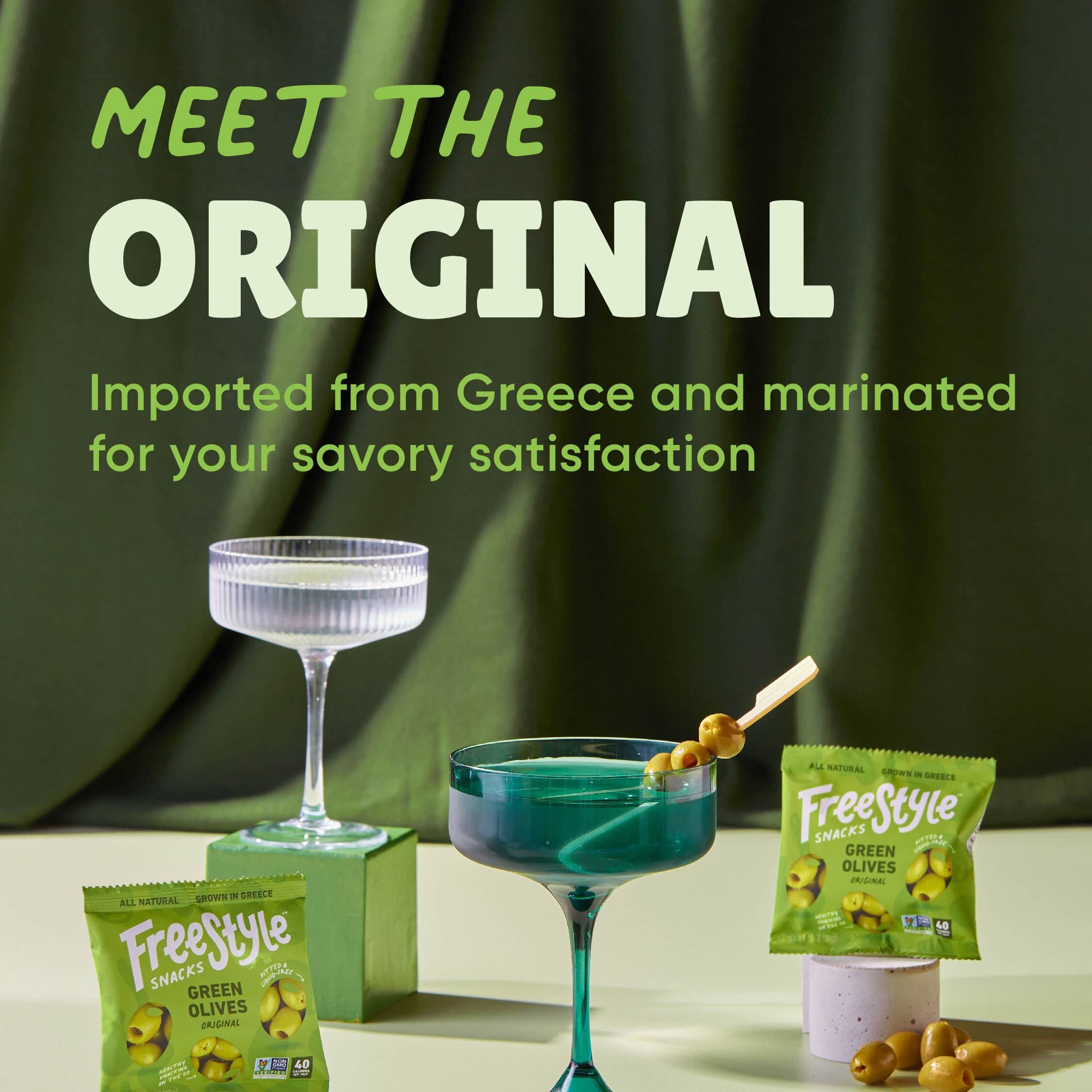 Freestyle Snacks sobre en mano para comparar tamaño, práctico y portátil
