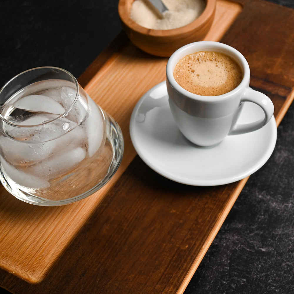 Fresh Roasted Coffee caja abierta con seis mezclas y cápsulas visibles