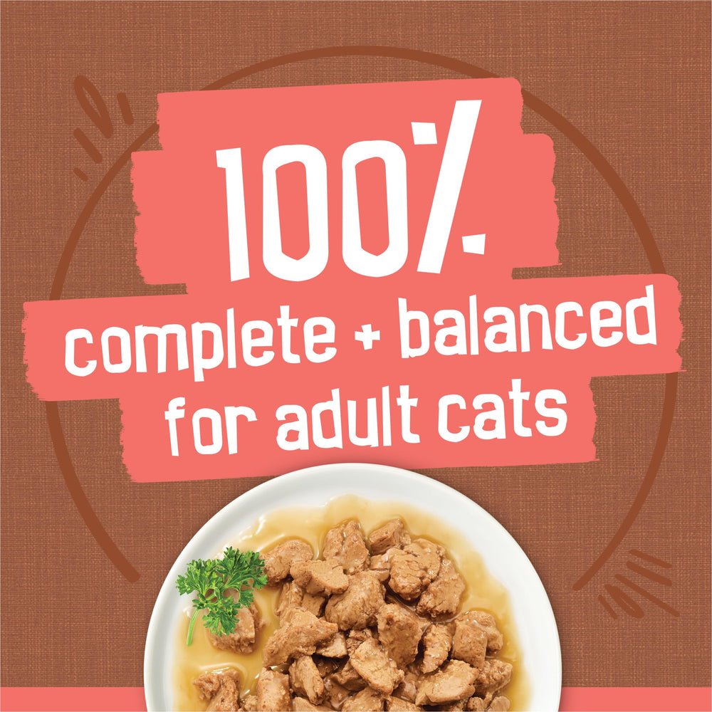 Friskies comparación de tamaño de lata con mano para escala