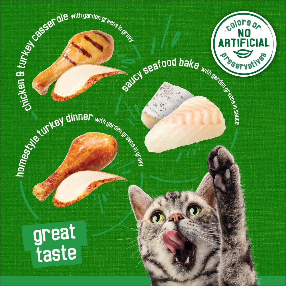 Friskies Saucy Seafood en plato mostrando piezas marinas apetecibles