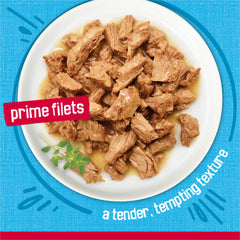 Friskies salsa en plato demostrando jugosidad y beneficio palatabilidad