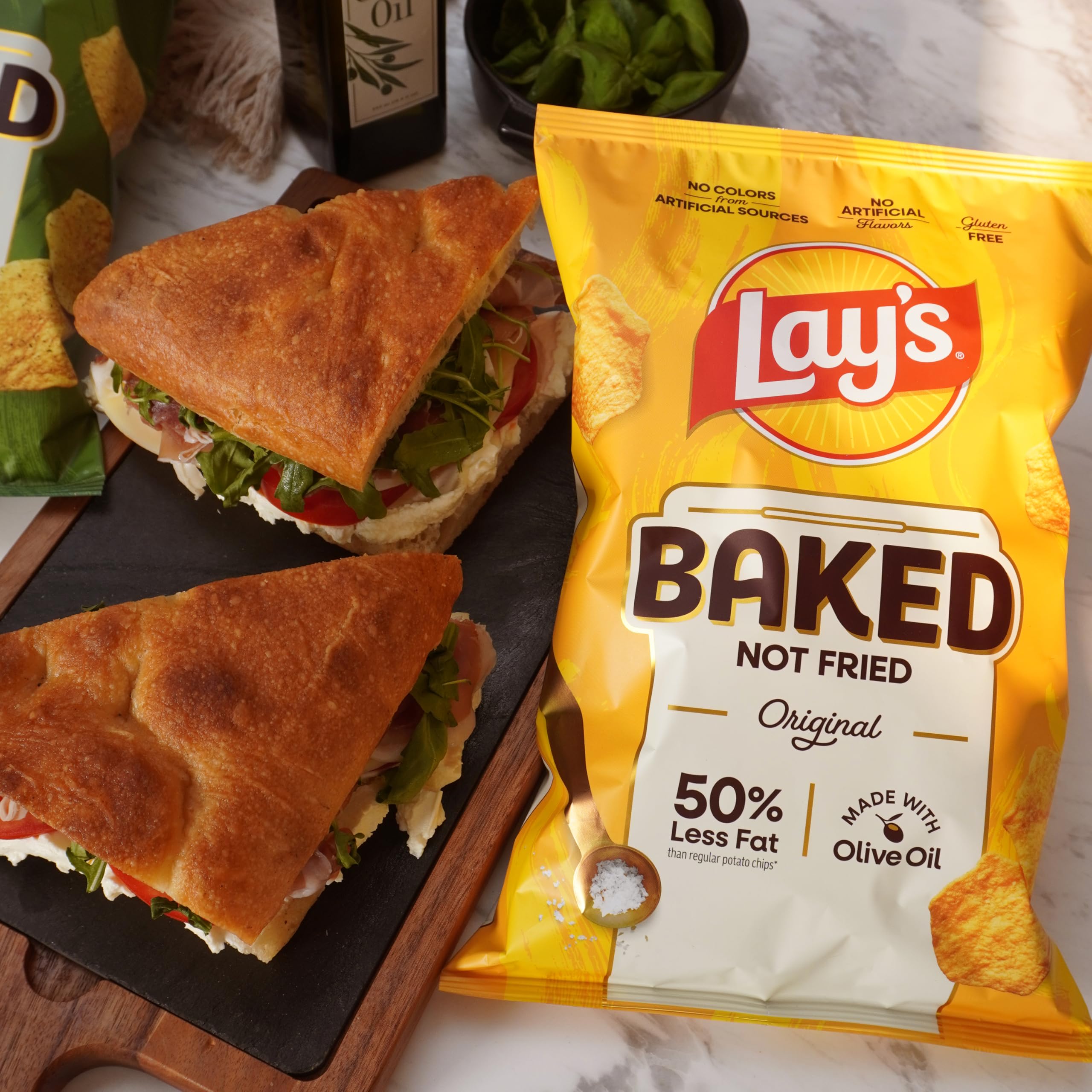Frito Lay Smartfood popcorn en ambiente casual mostrando opción ligera y sabrosa