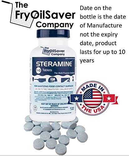 THE FRYOILSAVER COMPANY primer plano de una tableta Steramine, fácil disolución