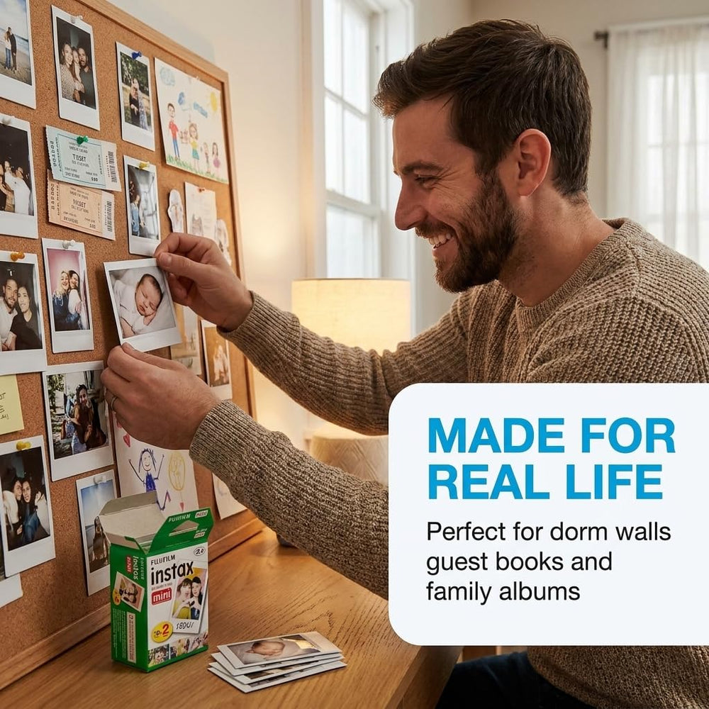 Fujifilm grupo en reunión usando Instax Mini, captura instantánea para momentos sociales