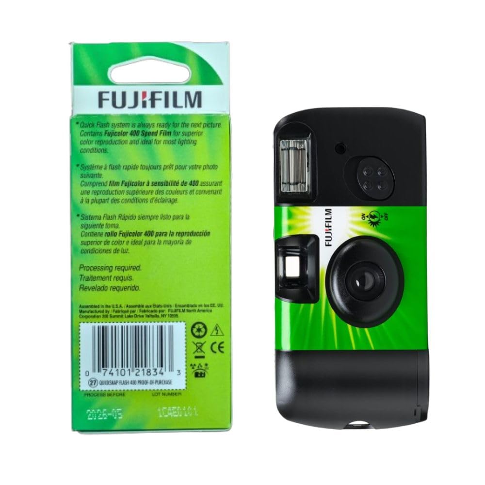 Fujifilm QuickSnap en manos durante una toma en evento social