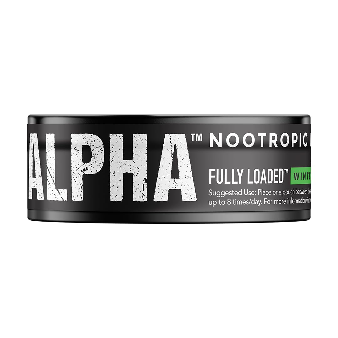 Persona usando Fully Loaded Alpha colocando bolsita entre mejilla y encía para entrega sublingual efectiva