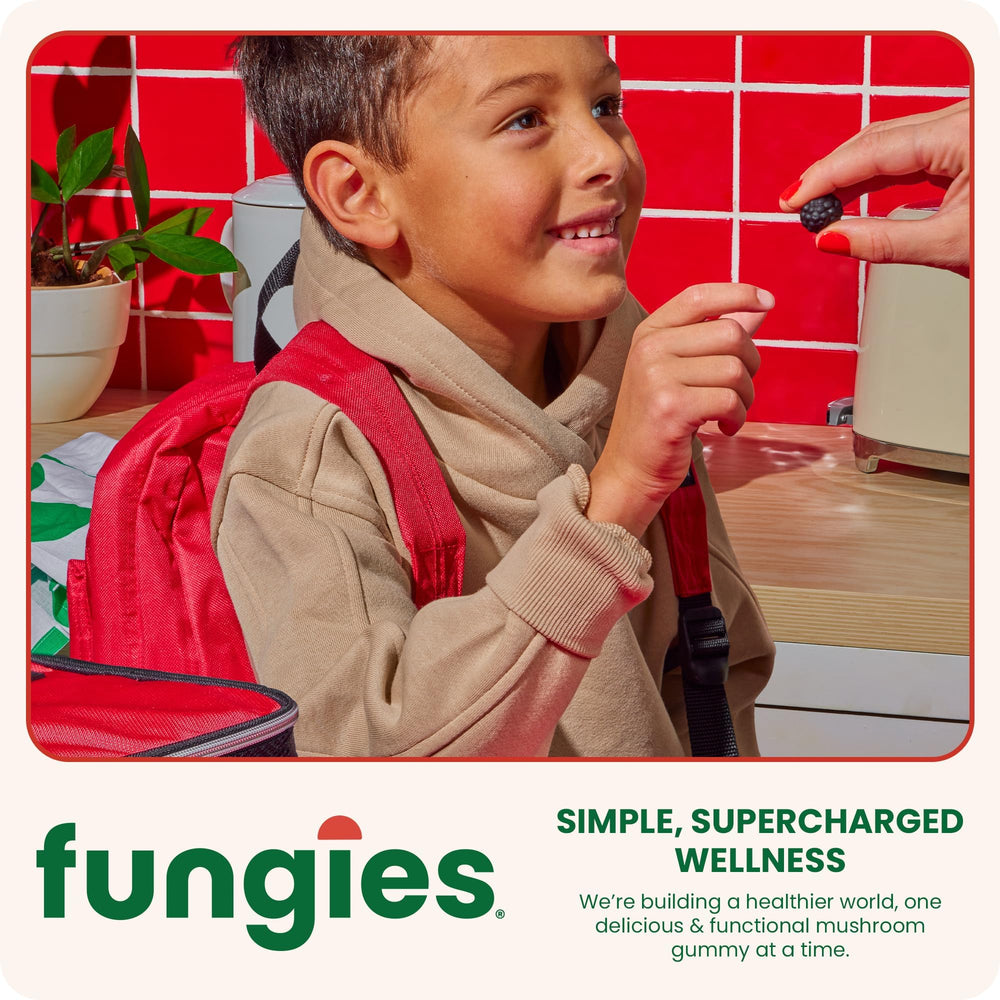 Fungies gomitas sobre escritorio junto a cuaderno para uso diario