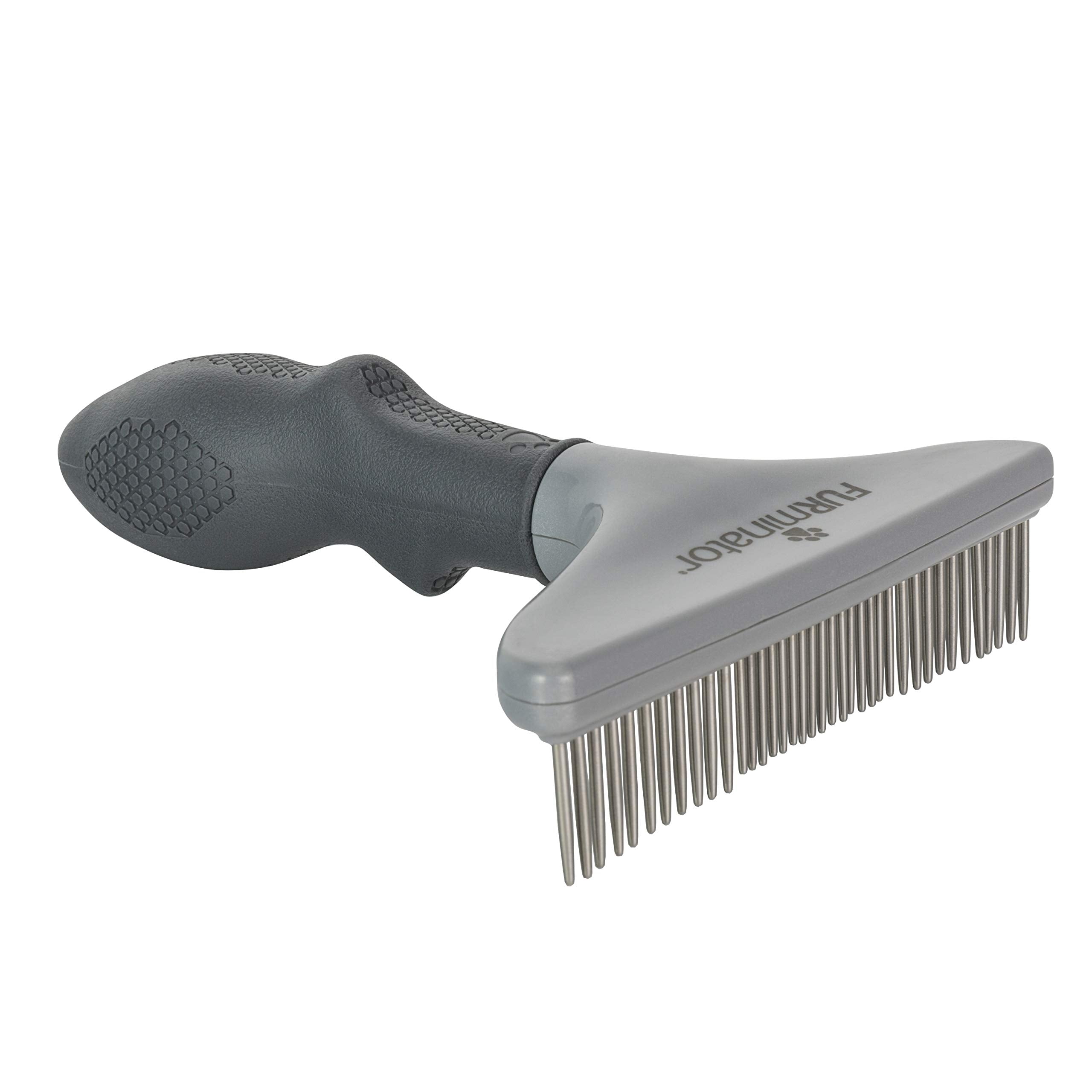 FURminator en uso cepillando perro con doble capa sin tirar