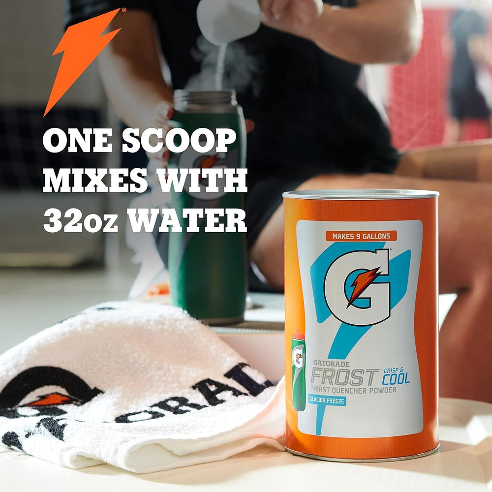 Vaso con bebida Gatorade limón-lima preparado que refresca tras ejercicio