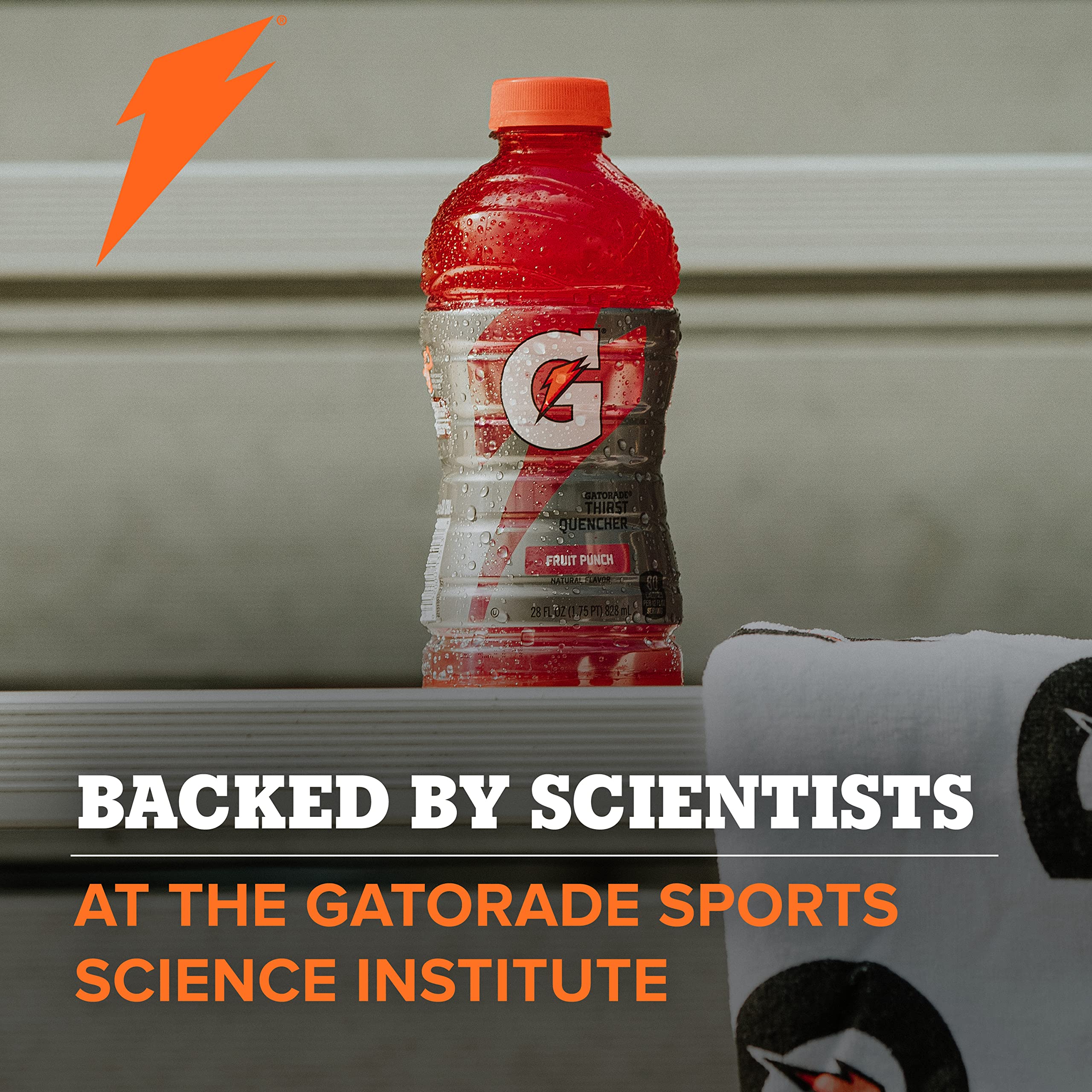 Gatorade en mochila deportiva durante entrenamiento, reabastece electrolitos