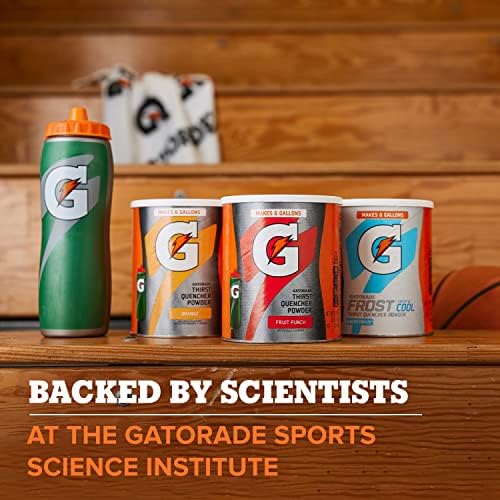 Gatorade en uso durante entrenamiento de equipo fomentando hidratación constante
