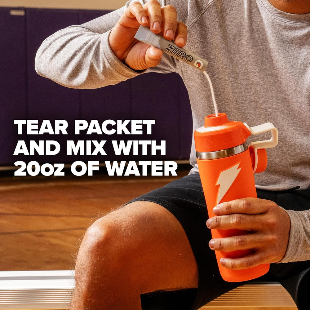 Gatorade Zero sobre junto a una mano para mostrar el tamaño y portabilidad