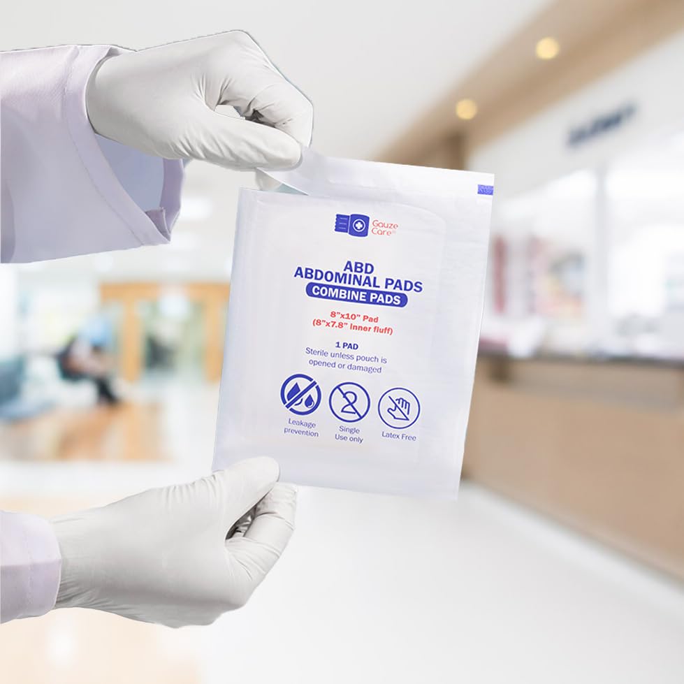 Gauze Care comparación de tamaño frente a una mano para escala