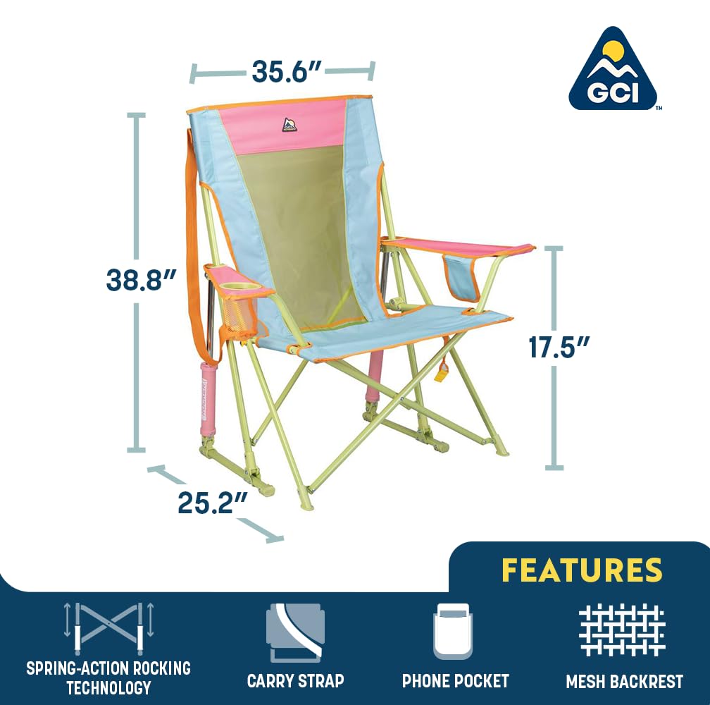 GCI Outdoor silla en uso en campamento ofreciendo balanceo suave y relax