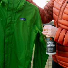GEAR AID aplicación en chaqueta impermeable en exterior mantiene transpirabilidad