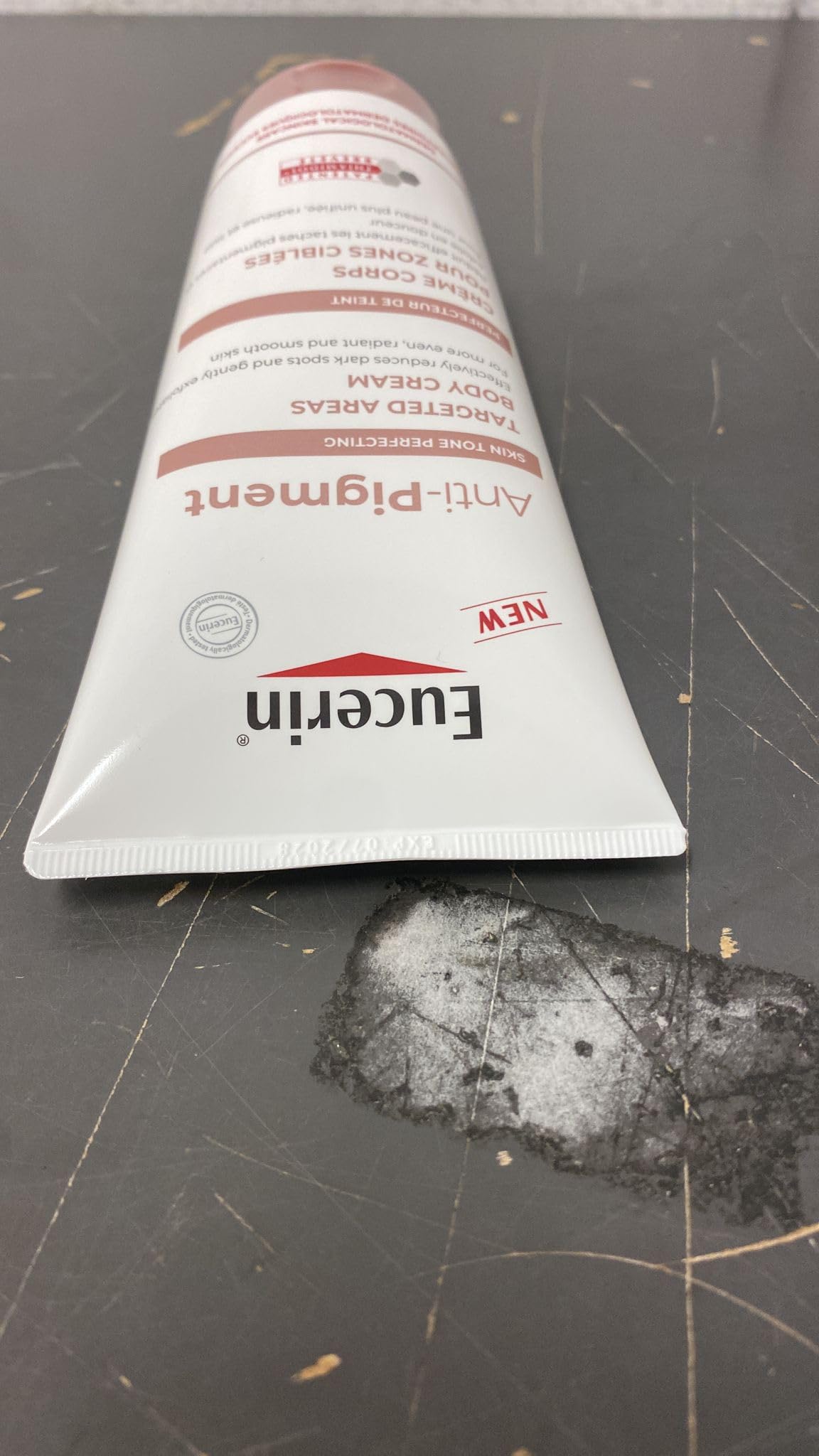 GENERIC envase abierto mostrando la crema y la tapa para un uso higiénico
