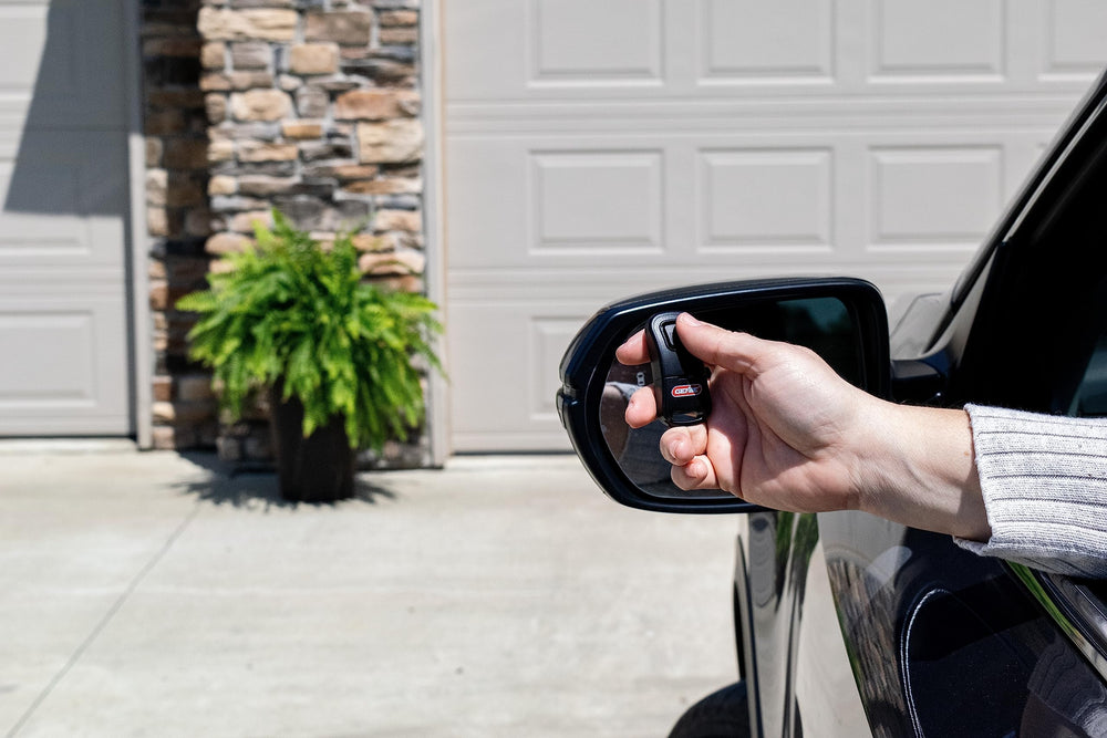 Genie G1T-BX clip en visor del coche para acceso rápido y seguro