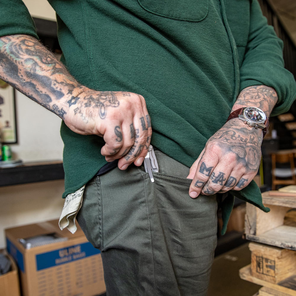 Gerber Paraframe Mini primer plano de la hoja de acero para cortes precisos