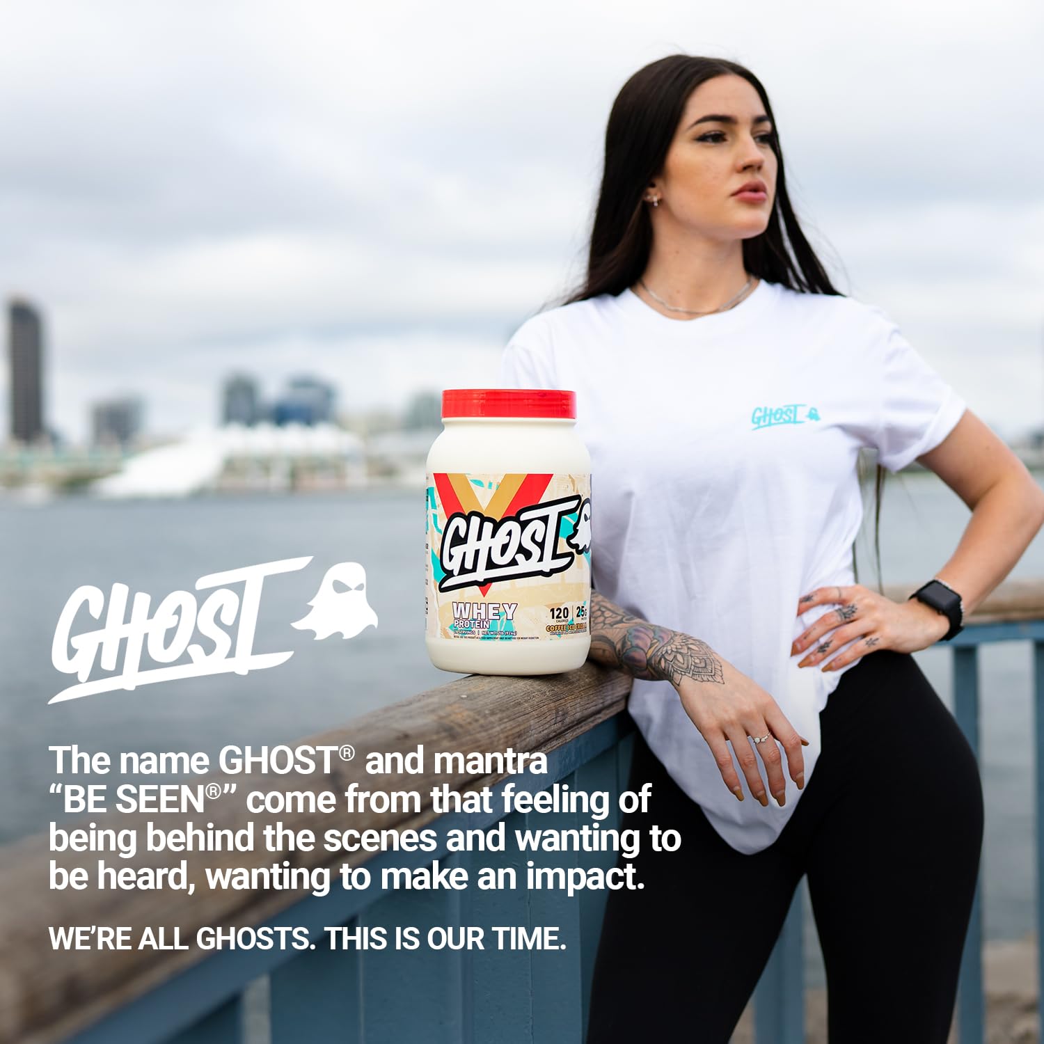 GHOST comparación de tamaño con mano para ver escala del bote de 2 lb