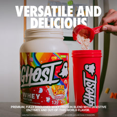 GHOST Whey con tapa abierta mostrando el interior y acceso fácil al producto
